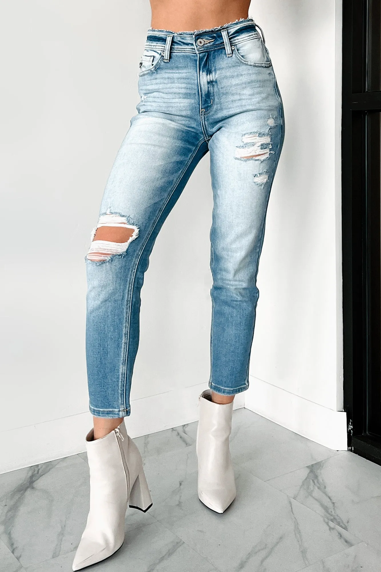 Andreas High Rise Distressed Kancan Mom Jeans (Light)