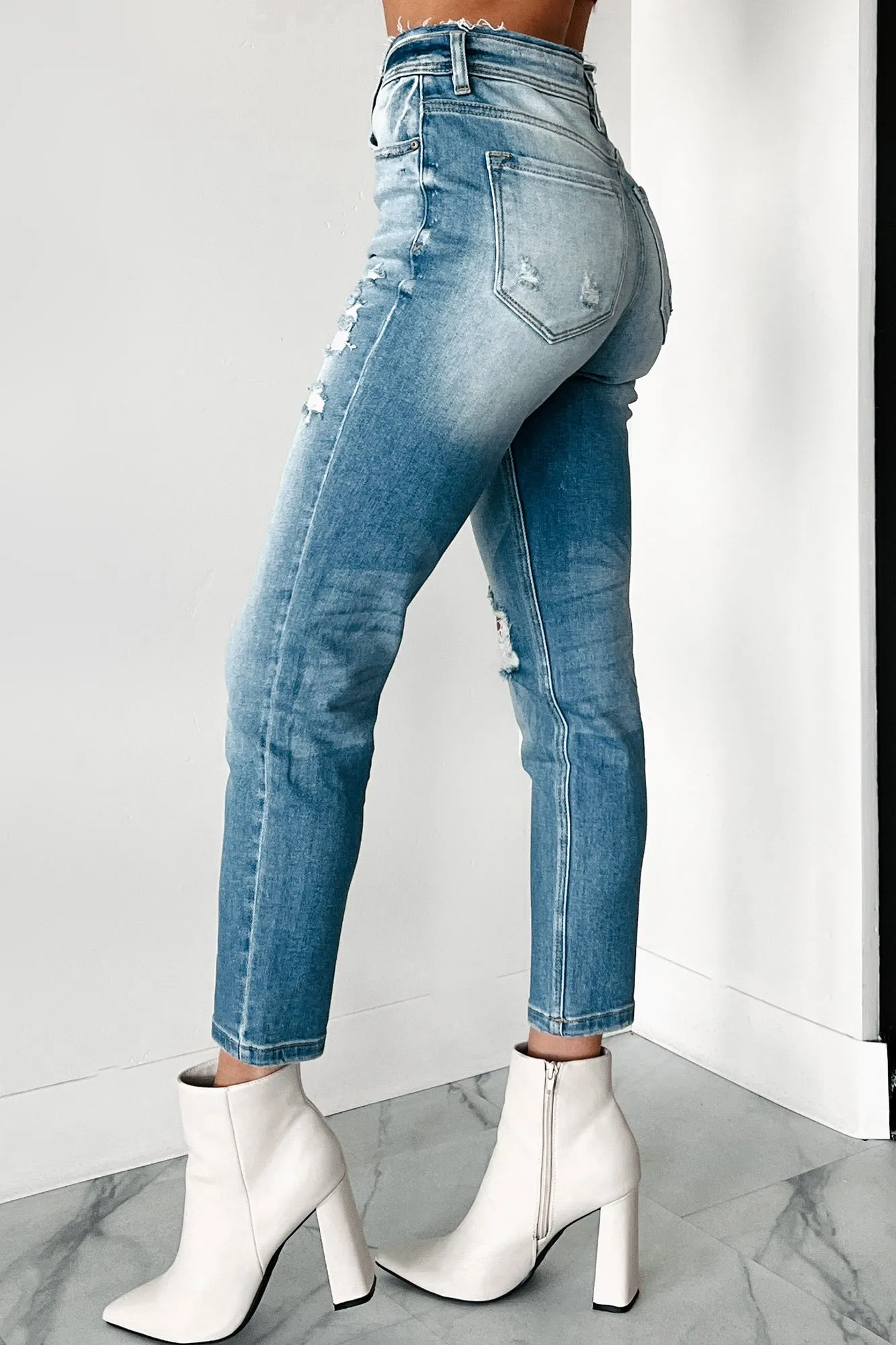 Andreas High Rise Distressed Kancan Mom Jeans (Light)