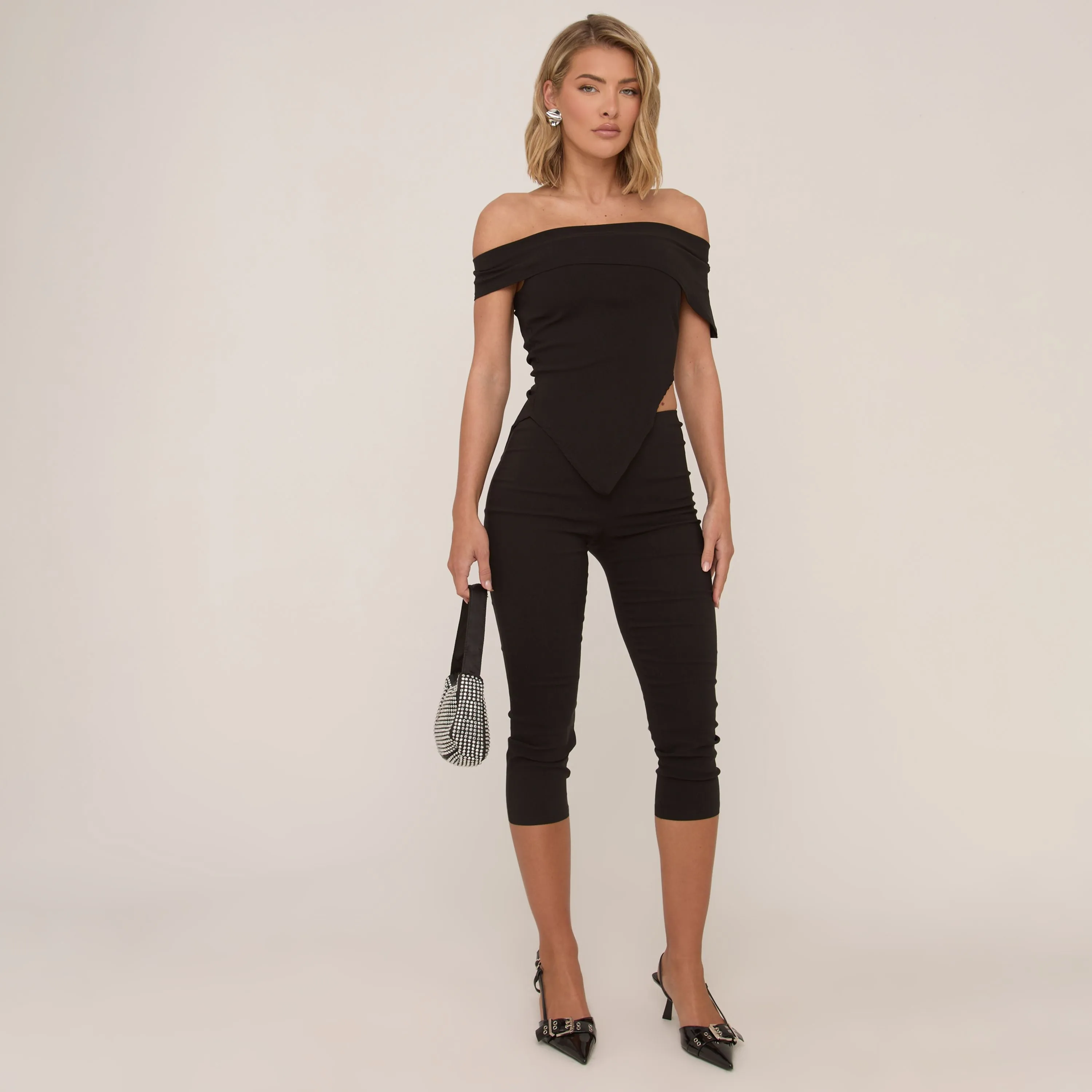 Dipped Waist Capri Leggings In Black