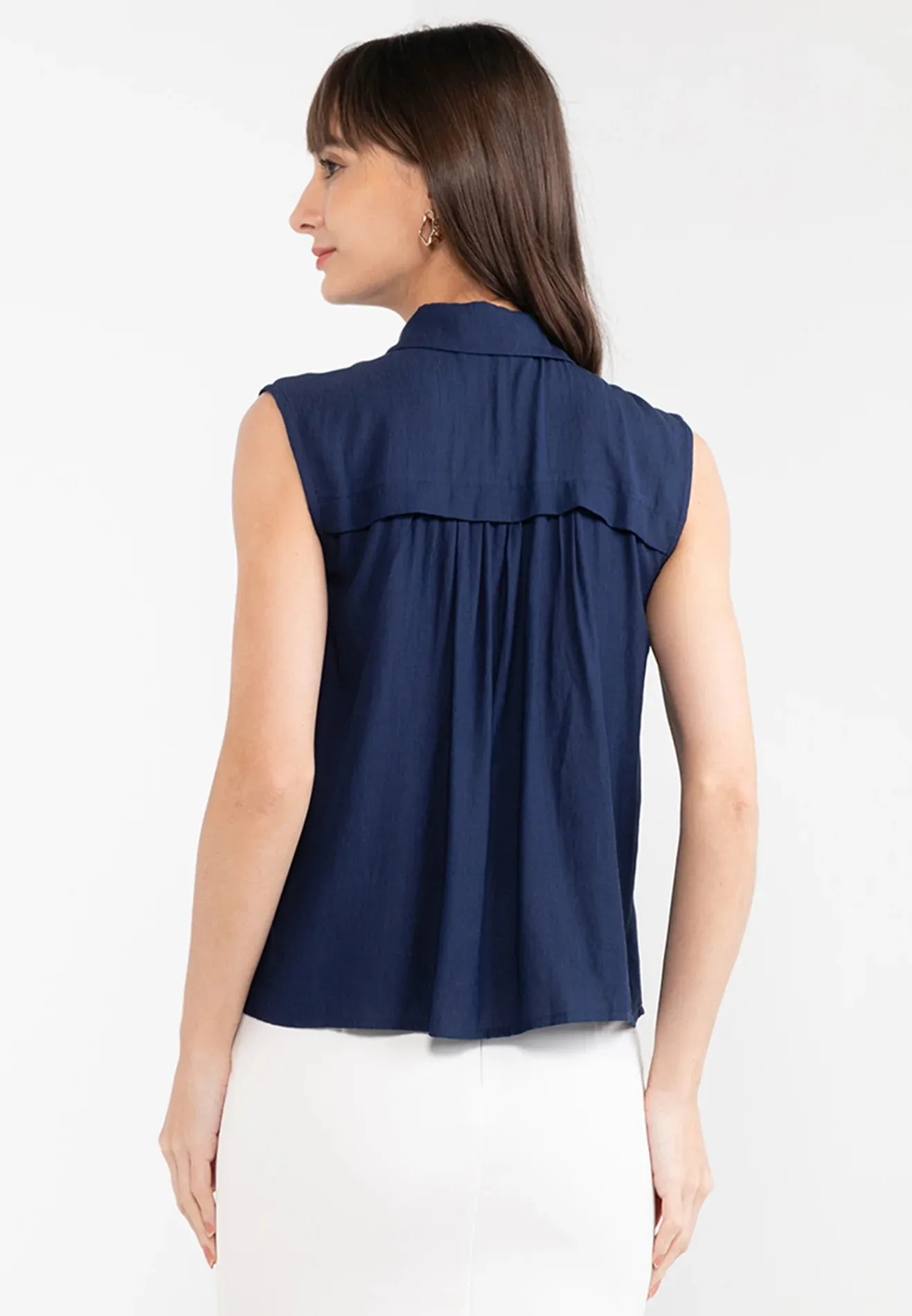 ELLE Apparel Classic Soft Sleeveless Button Up Top