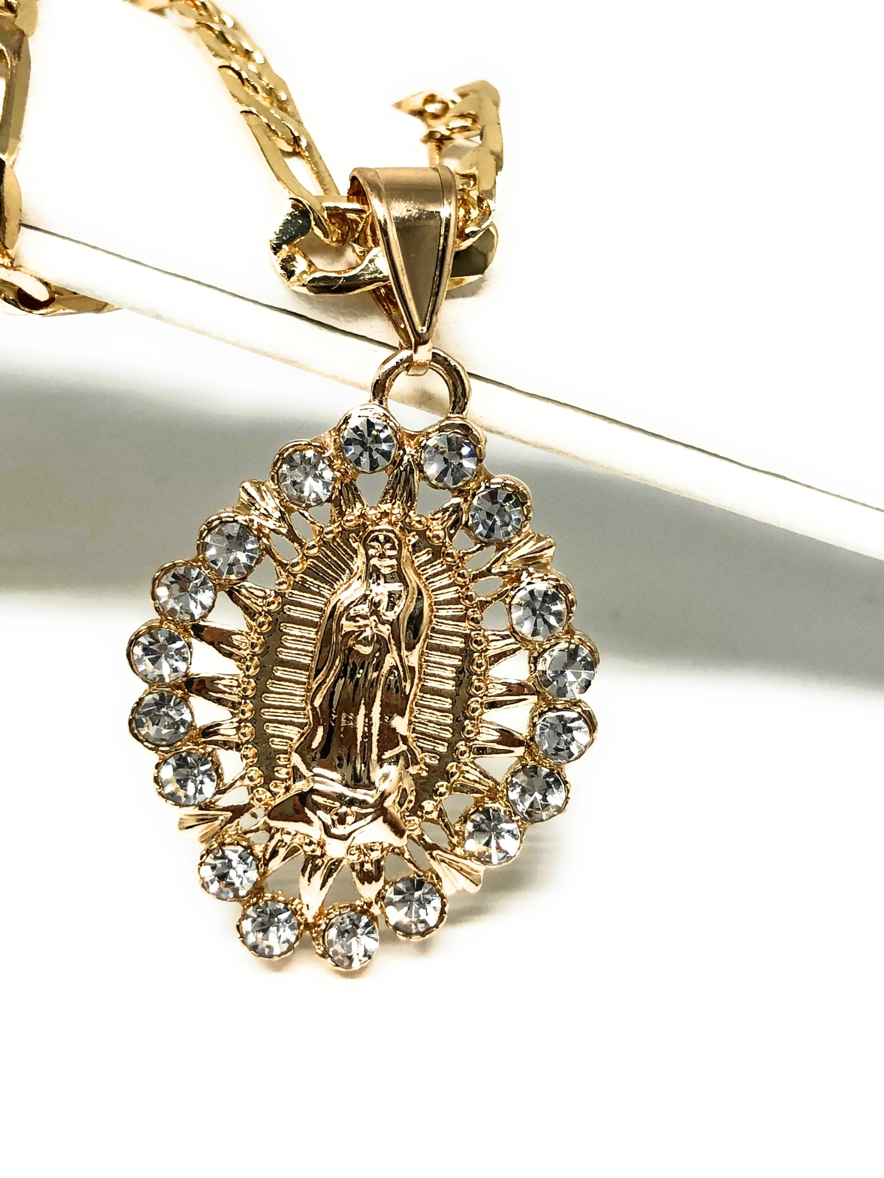 Gold Plated Virgin Mary White Stone Pendant with 26 Chain / Virgen de Guadalupe Medalla Piedras Blancas Cadena 26 Oro Laminado