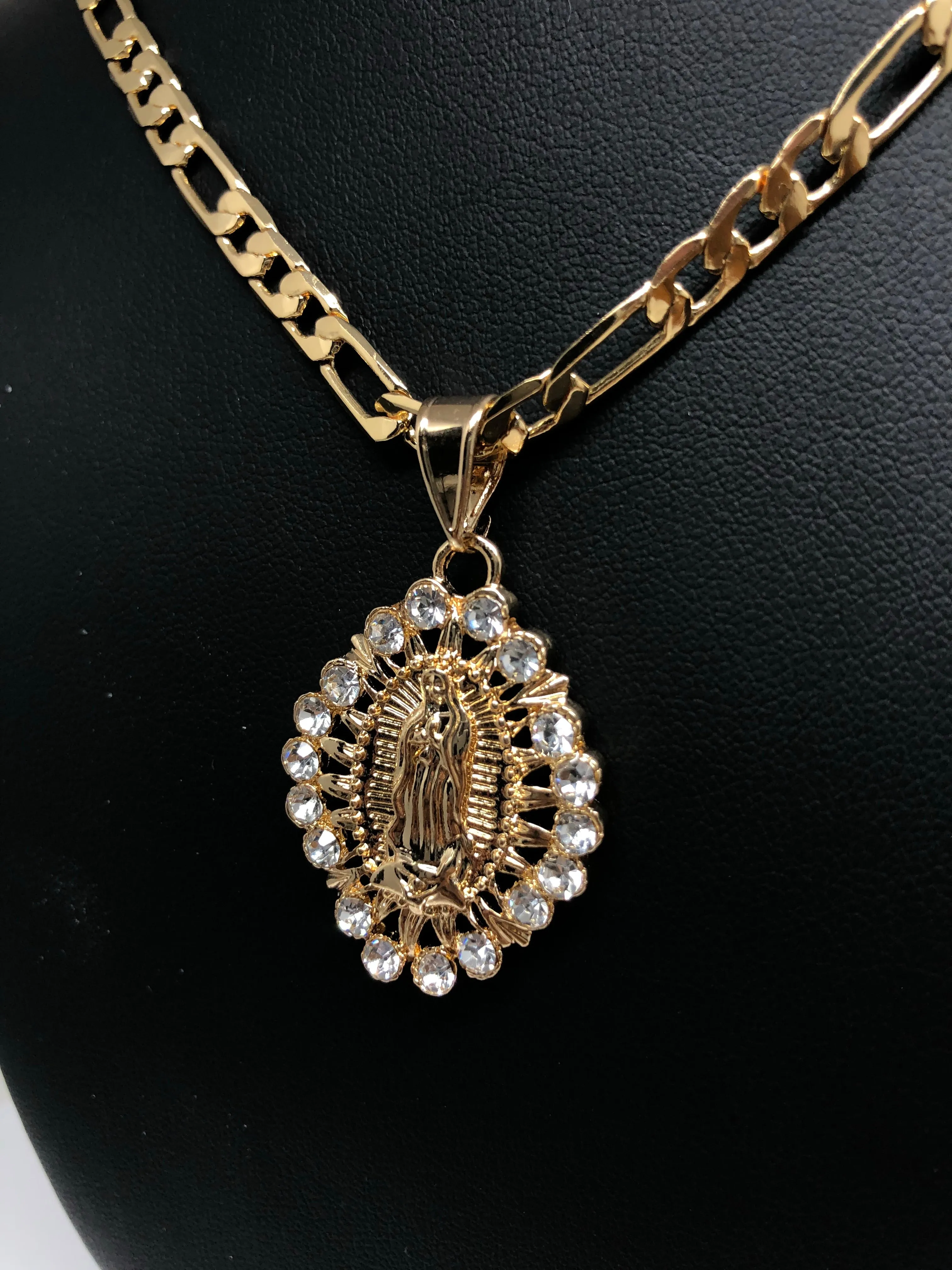 Gold Plated Virgin Mary White Stone Pendant with 26 Chain / Virgen de Guadalupe Medalla Piedras Blancas Cadena 26 Oro Laminado