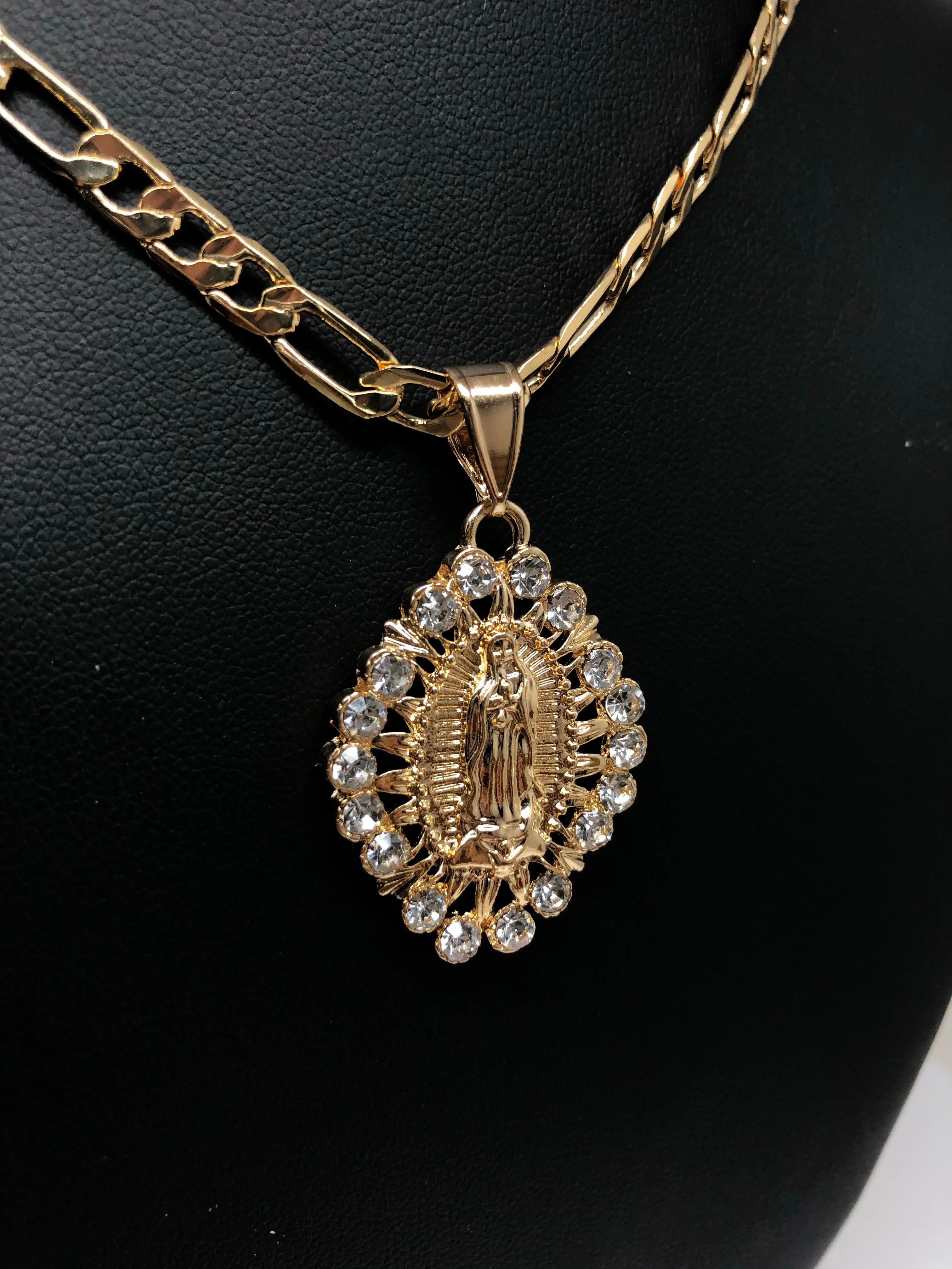 Gold Plated Virgin Mary White Stone Pendant with 26 Chain / Virgen de Guadalupe Medalla Piedras Blancas Cadena 26 Oro Laminado